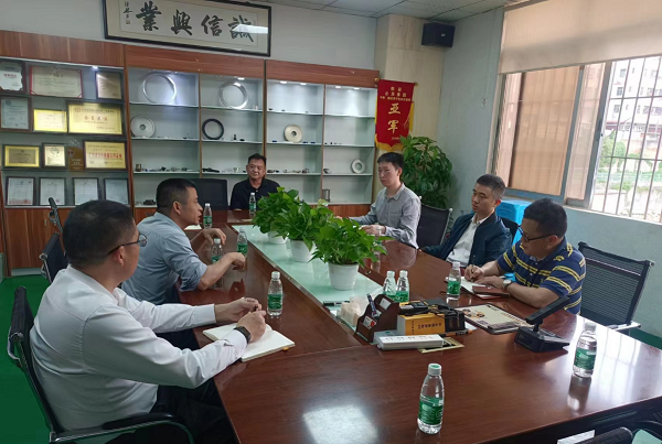 合发齿轮总经理曹小林先生进行接待,并做工作汇报 合发齿轮总经理曹小林先生进行接待,并做工作汇报